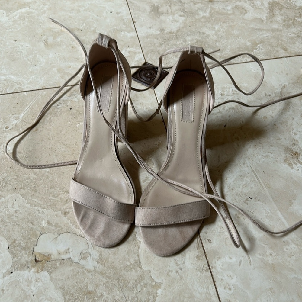 Suede nude heels 🥞